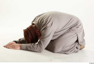 Luis Donovan Afgan Civil Praying kneeling praying whole body 0002.jpg